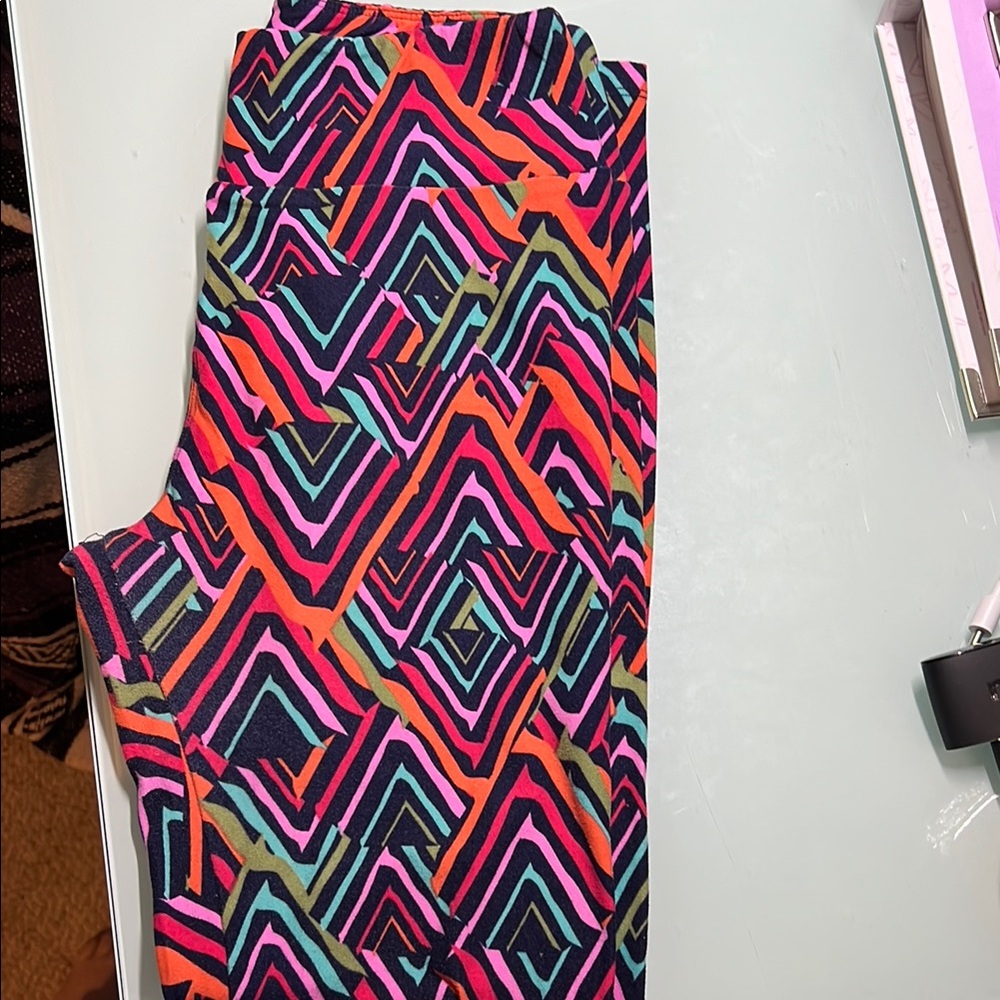 Vibrant Geometric Patterned Legging